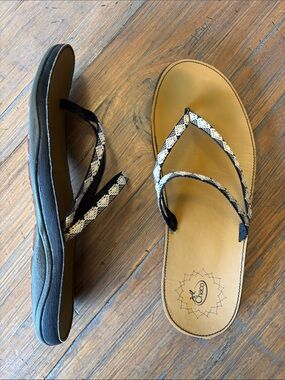 Chaco size 9 Abbey Collegiate black, white and tan sandals
